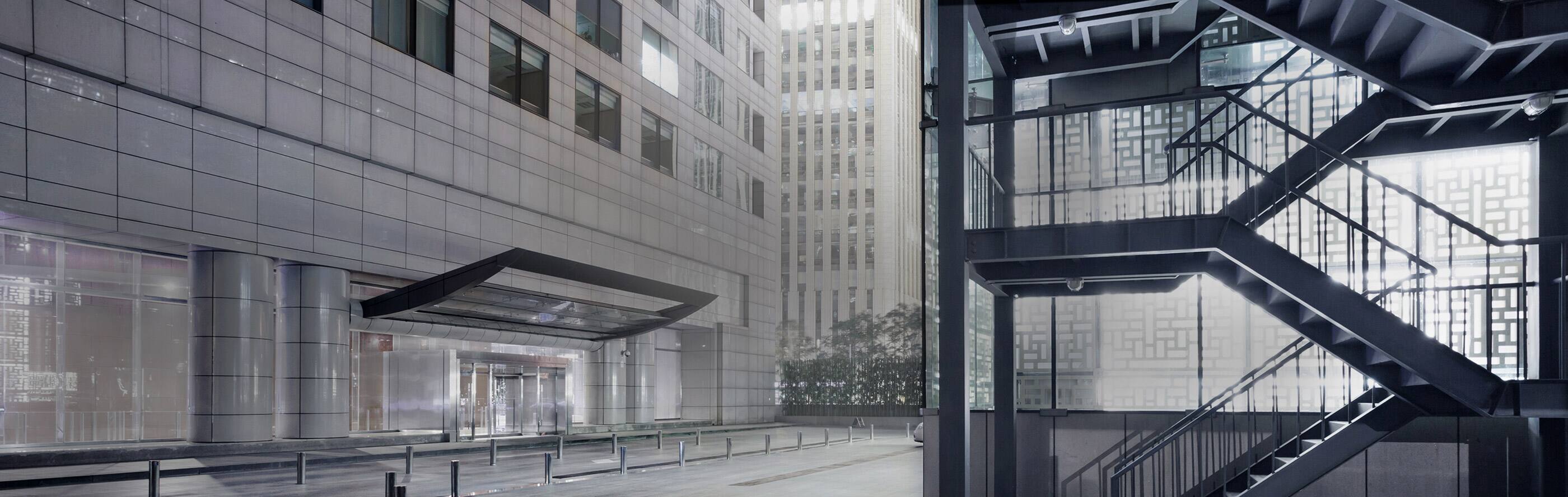 A stairwell along the parking lot of a building 