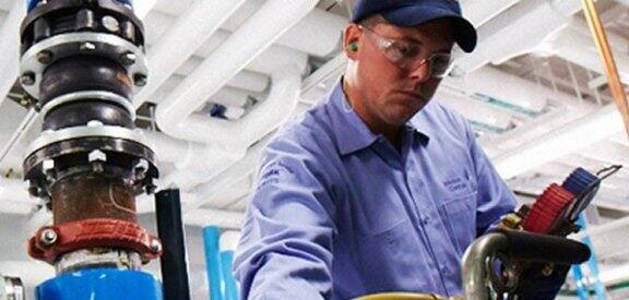 Johnson Controls supplies YORK® original equipment manufacturer (OEM) parts that ensure that your industrial or commercial chiller will operate at maximum efficiency.